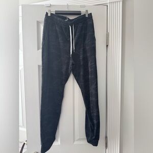 VUORI women’s joggers for sale!